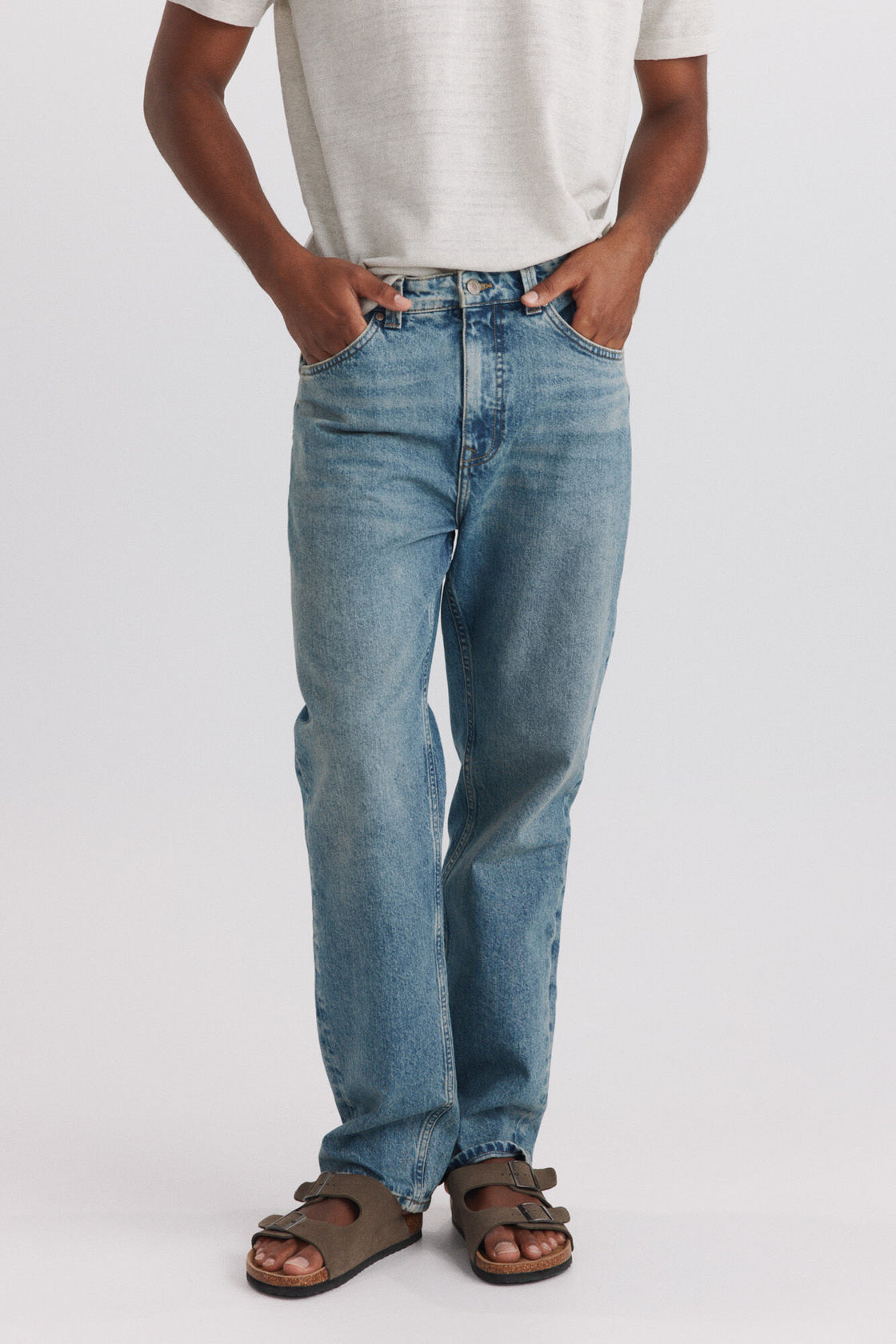 M STRAIGHT FIT JEANS