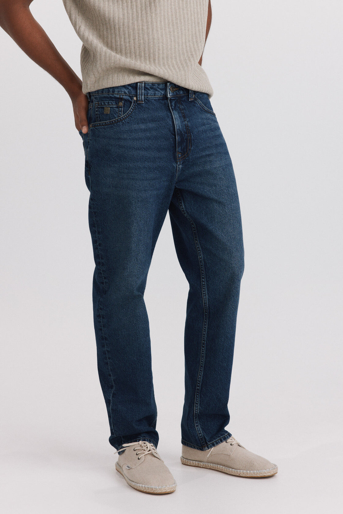 M STRAIGHT FIT JEANS