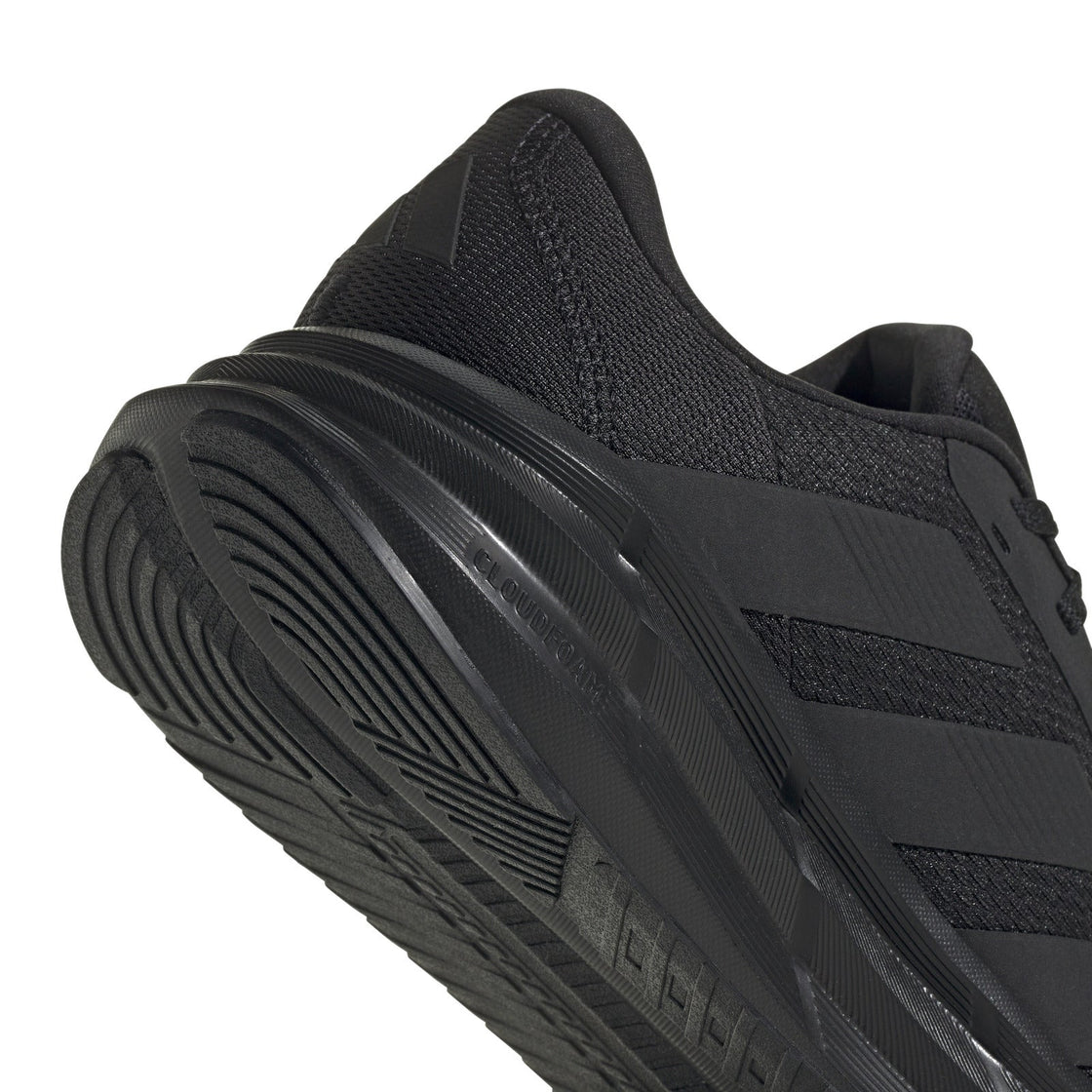 ID8757_9_FOOTWEAR_Photography_Detail View 2_white