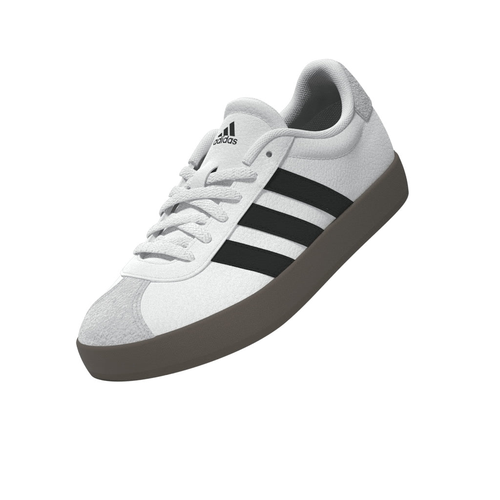 ID9062_13_FOOTWEAR_ZIP – Turntable_3d-2_white