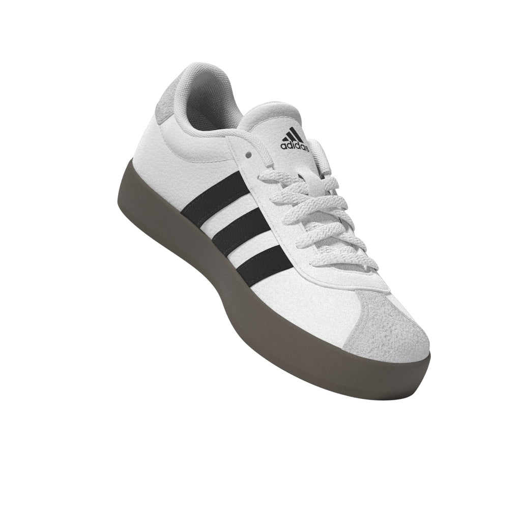 ID9062_13_FOOTWEAR_ZIP – Turntable_3d-4_white