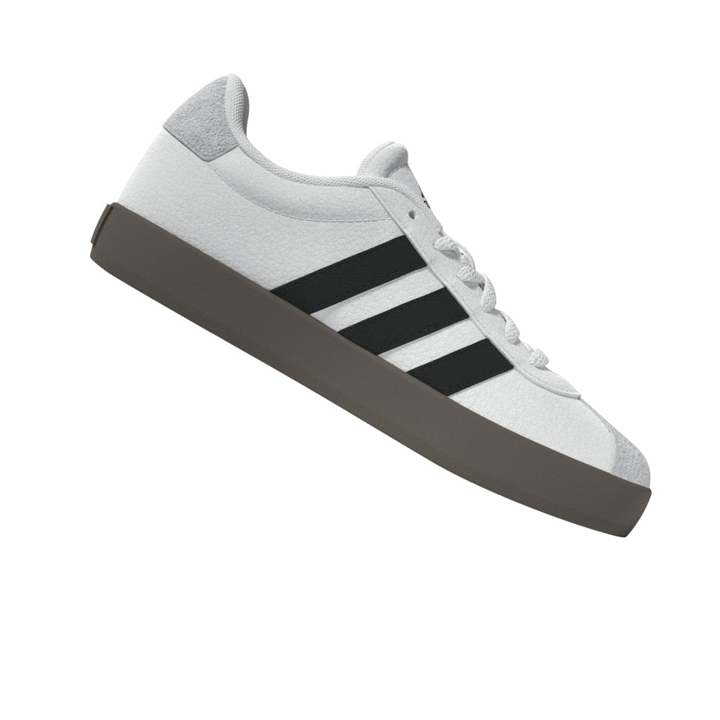 ID9062_13_FOOTWEAR_ZIP – Turntable_3d-5_white