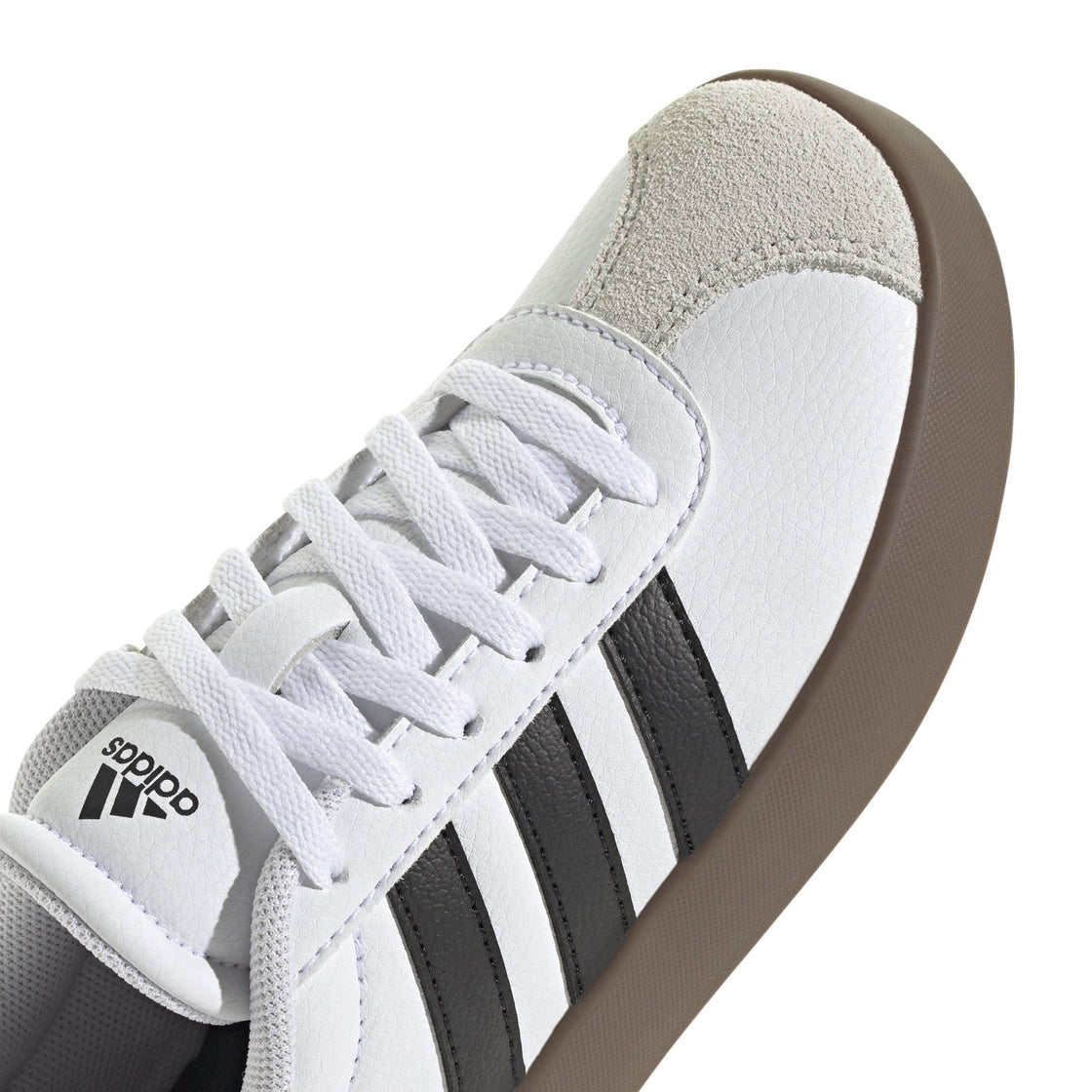 ID9062_9_FOOTWEAR_Photography_Detail View 2_white