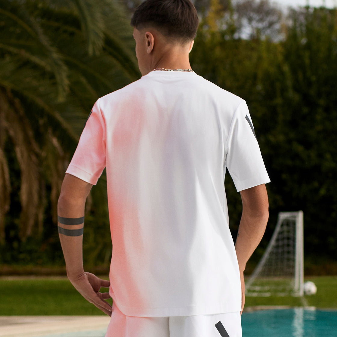 JE3078_13_APPAREL_Photography_HeroMrktng View 3