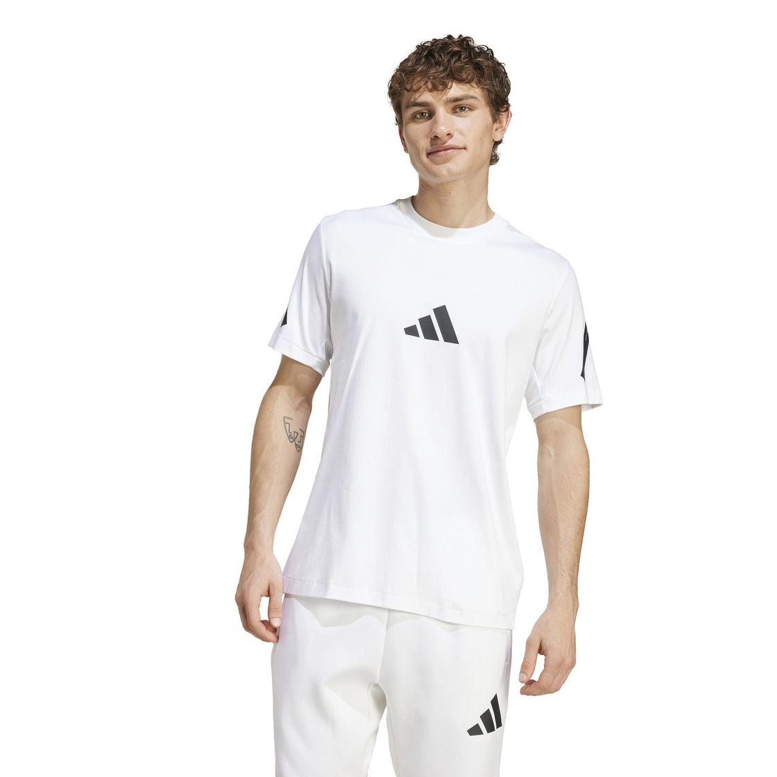 JE3078_3_APPAREL_On Model_Standard View_white