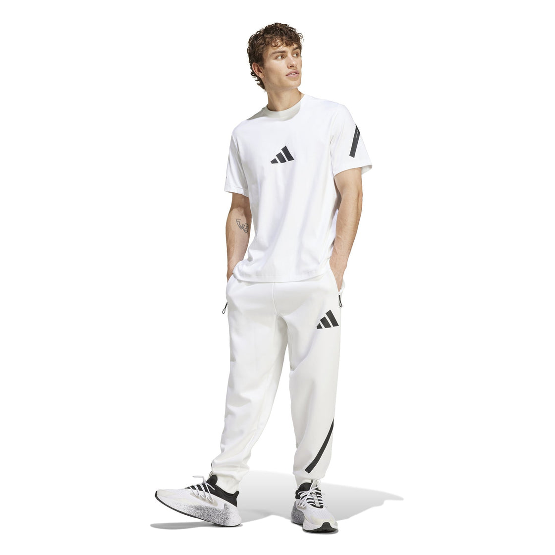 JE3078_7_APPAREL_On Model_Standard Outfit View_white