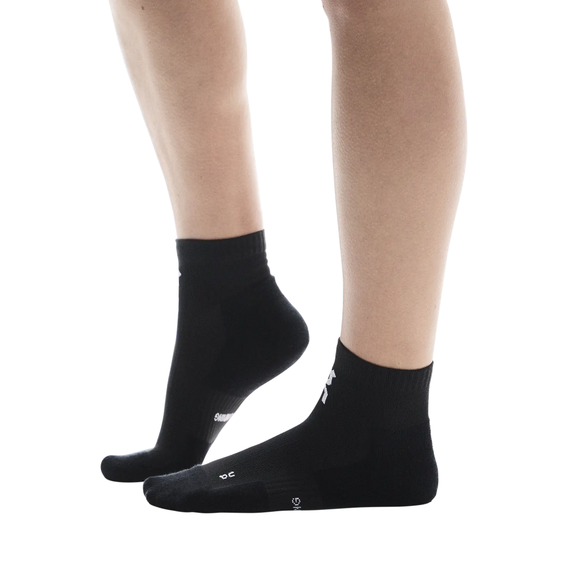 2UF10070553-core_run_sock_mid-ss25-black-u-1×1-tr-PLP