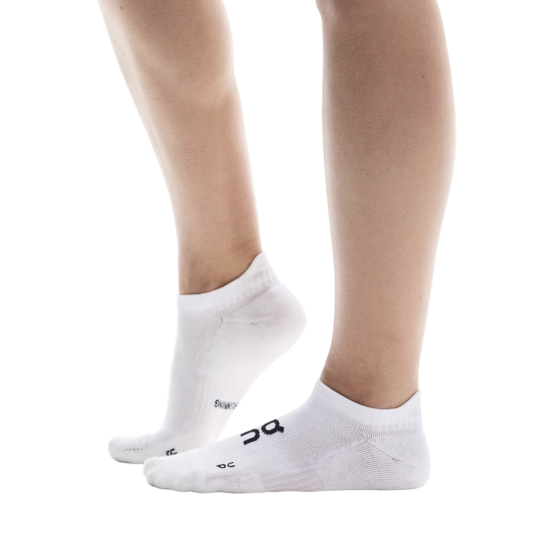 2UF10080069-core_run_sock_low-ss25-white-u-1×1-tr-PLP