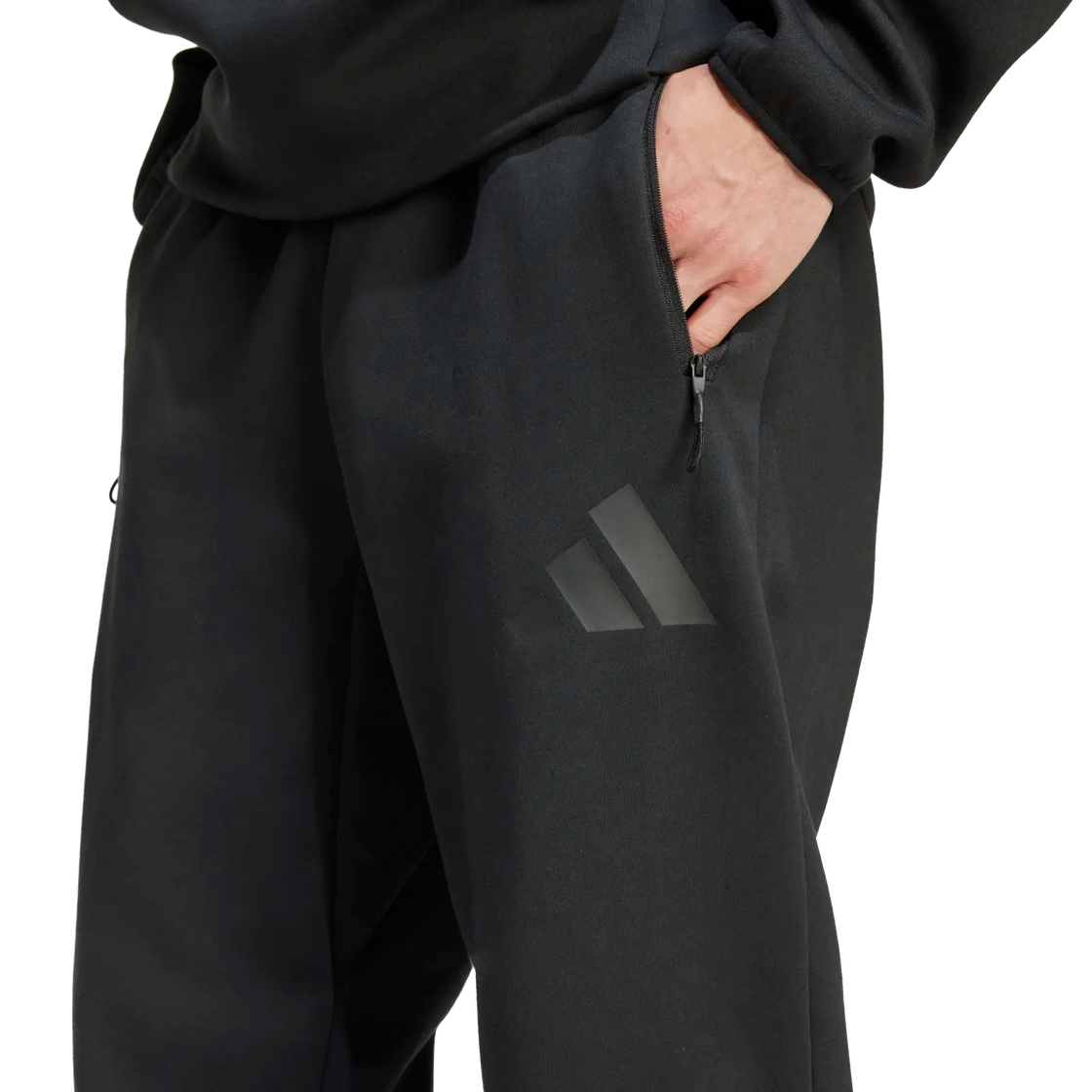 JD9599_7_APPAREL_On Model_Detail View 1_transparent