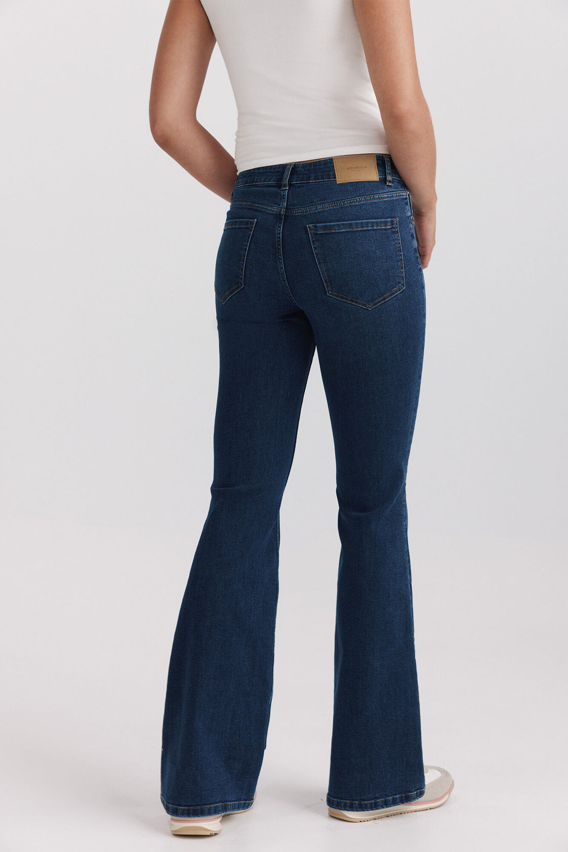 W BASIC FLARE LOW RISE JEANS