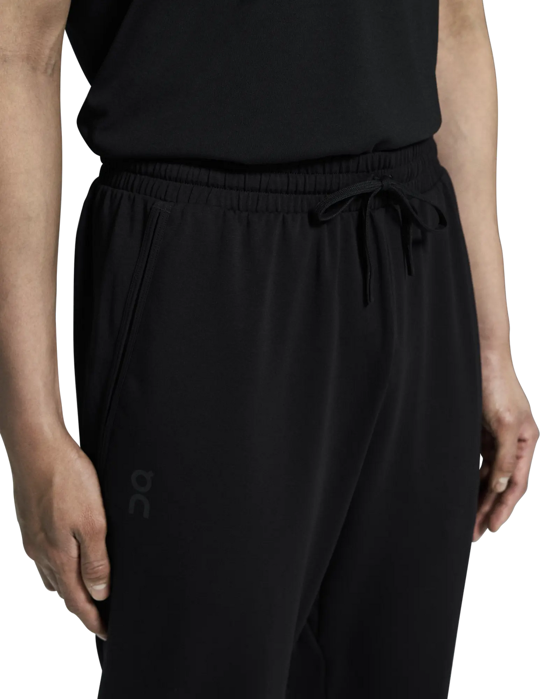 1MF11810553-studio_joggers-fw24-black-m-4×5-tr-g5