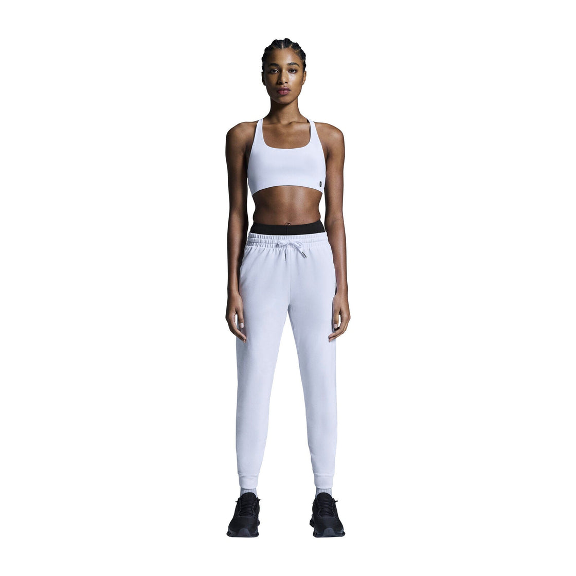 1WF12530069-studio_joggers-ss25-white-w-4×5-tr-g1