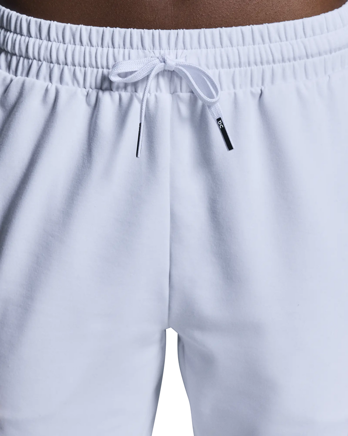 1WF12530069-studio_joggers-ss25-white-w-4×5-tr-g4