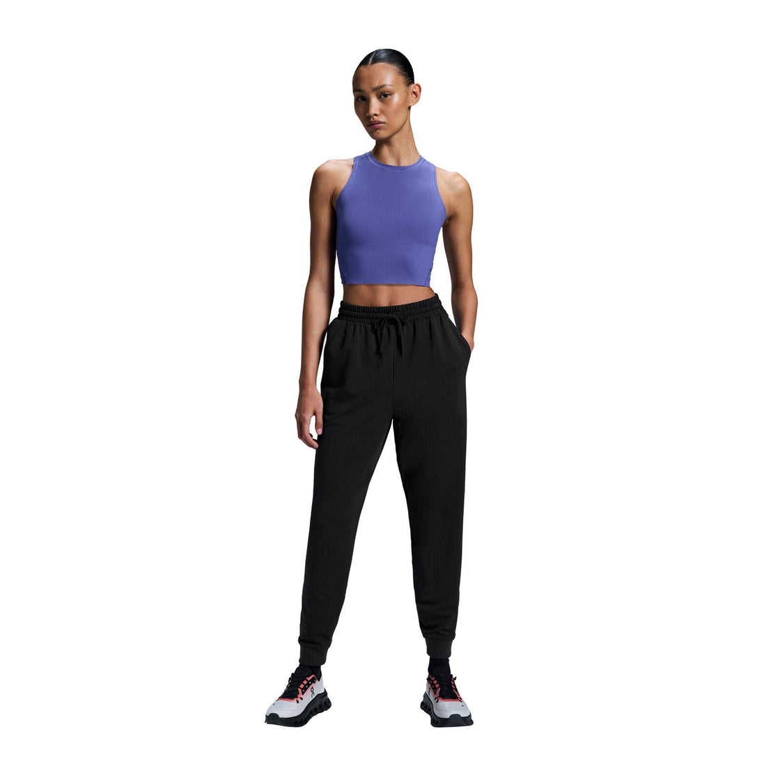 1WF12530553-studio_joggers-fw24-black-w-4×5-tr-g3