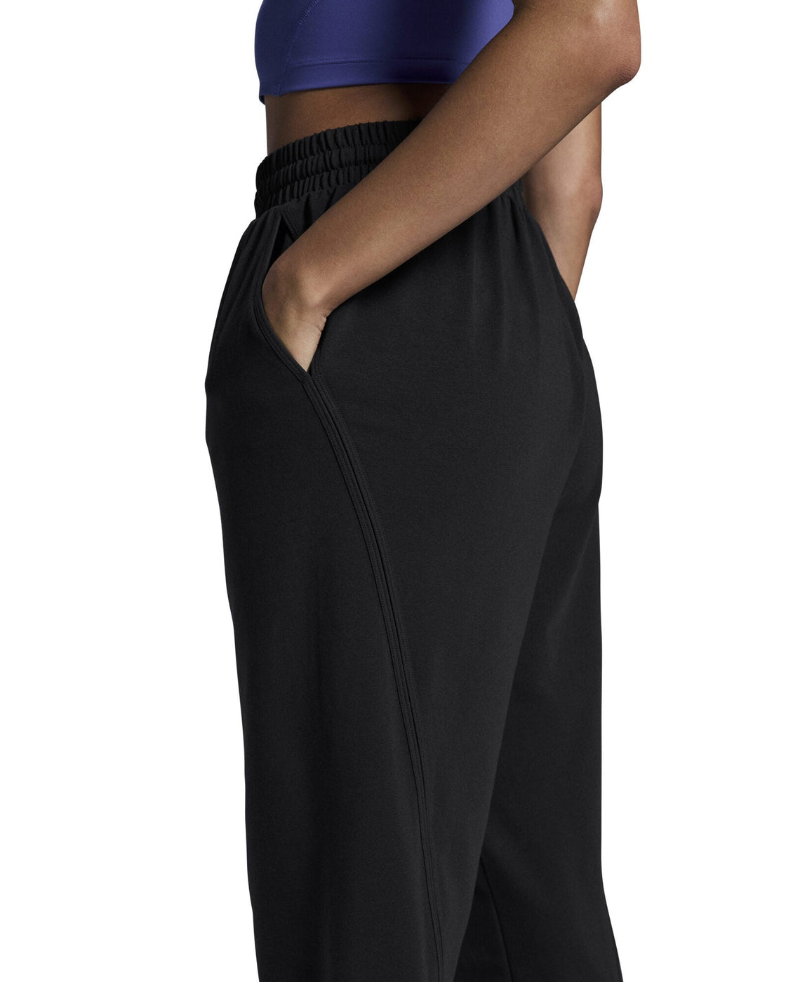 1WF12530553-studio_joggers-fw24-black-w-4×5-tr-g5