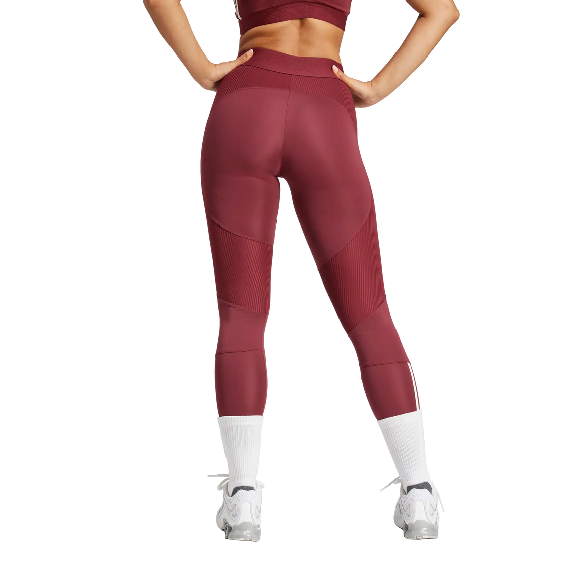 JE8821_3_APPAREL_On Model_Back View_transparent