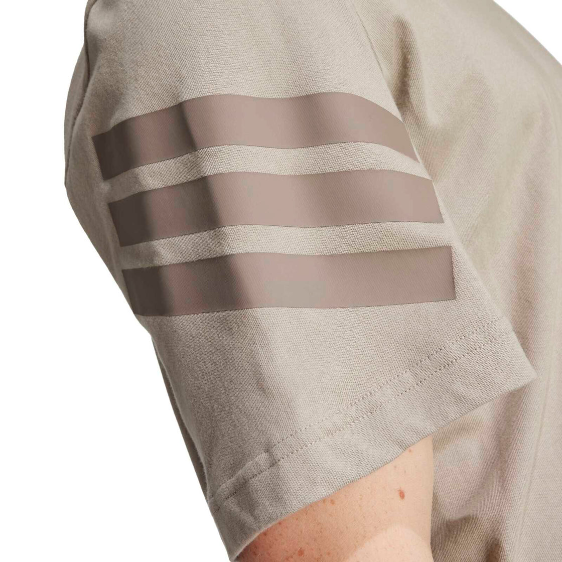 JI8783_6_APPAREL_On Model_Detail View 2_white