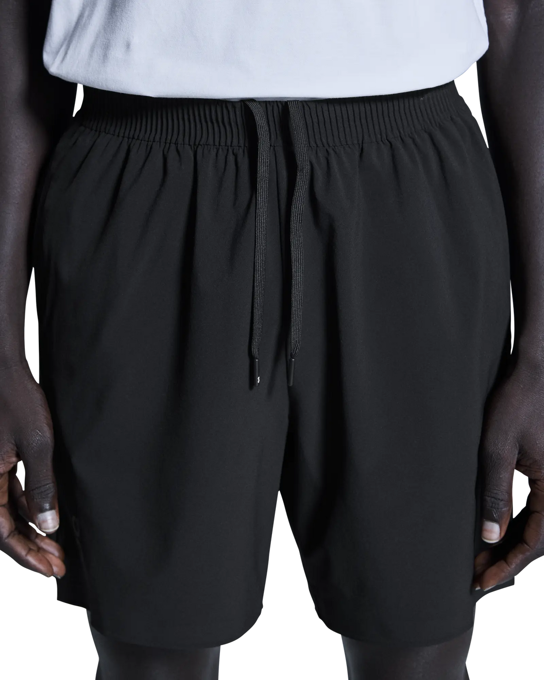 1MF11190553-focus_shorts-ss25-black-m-4×5-tr-g4