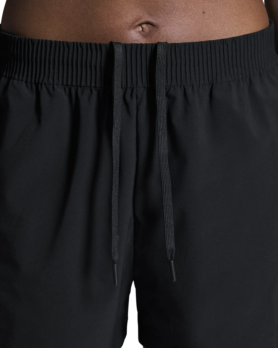 1WF11590553-focus_shorts-ss25-black-w-4×5-tr-g4