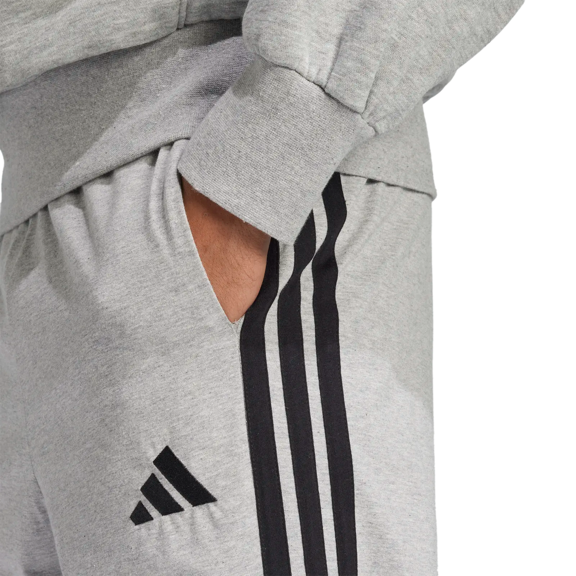 JE6428_7_APPAREL_On Model_Detail View 2_transparent