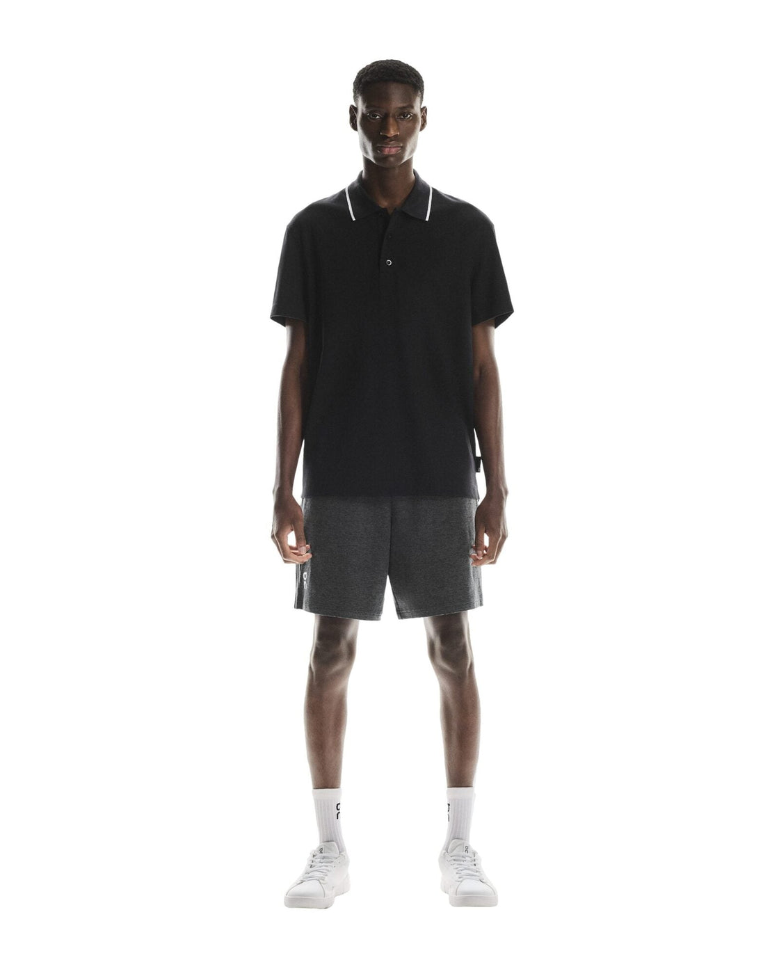 1MF30390553-courtside_polo-fw25-black-m-4×5-tr-g1