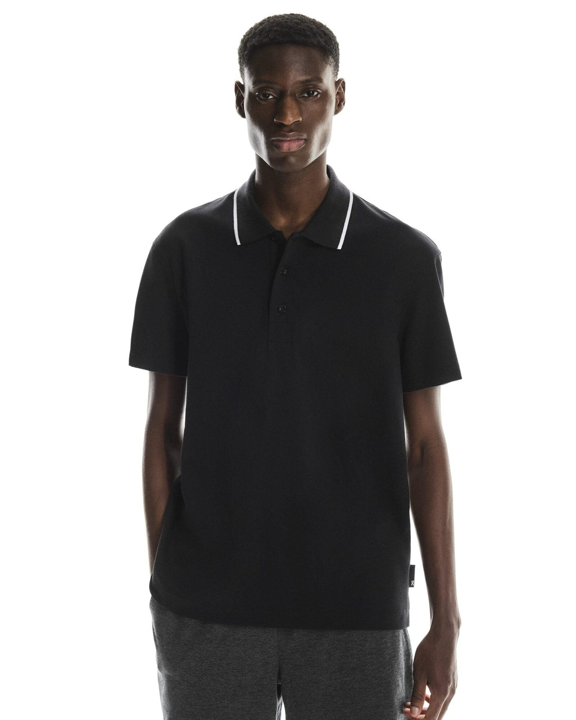 1MF30390553-courtside_polo-fw25-black-m-4×5-tr-g3