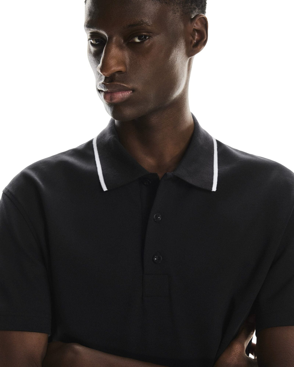 1MF30390553-courtside_polo-fw25-black-m-4×5-tr-g4