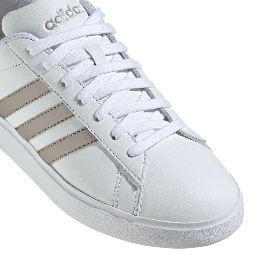 GW9215_8_FOOTWEAR_Photography_Detail View 1_transparent