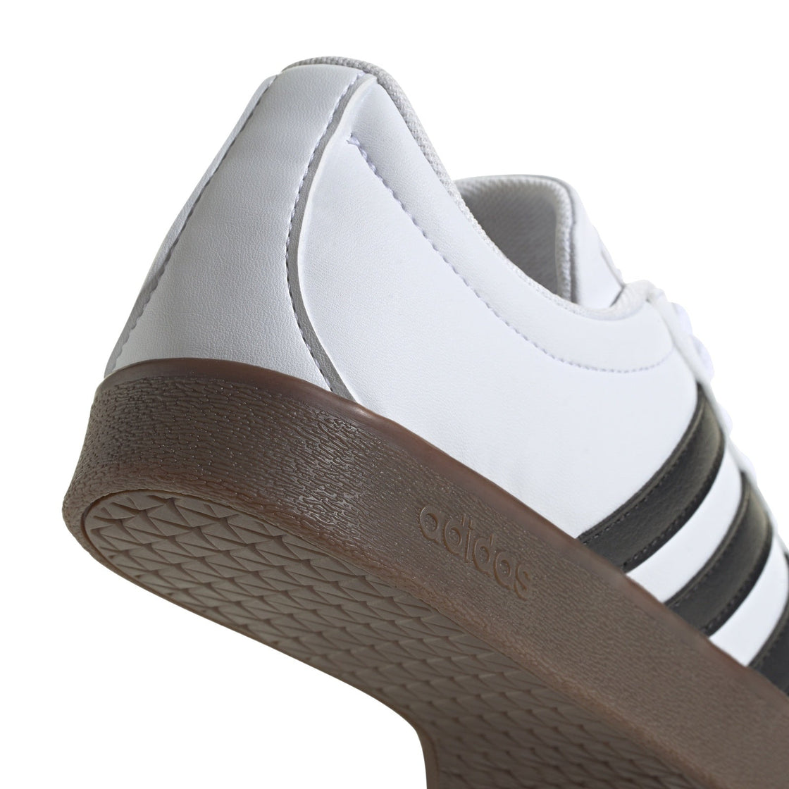 ID3714_9_FOOTWEAR_Photography_Detail View 2_transparent