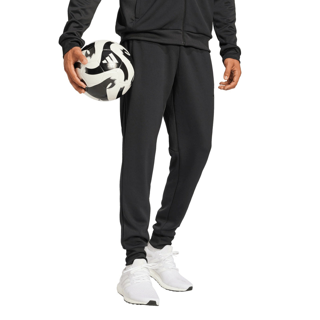 JD9082_5_APPAREL_On Model_Walking View_transparent