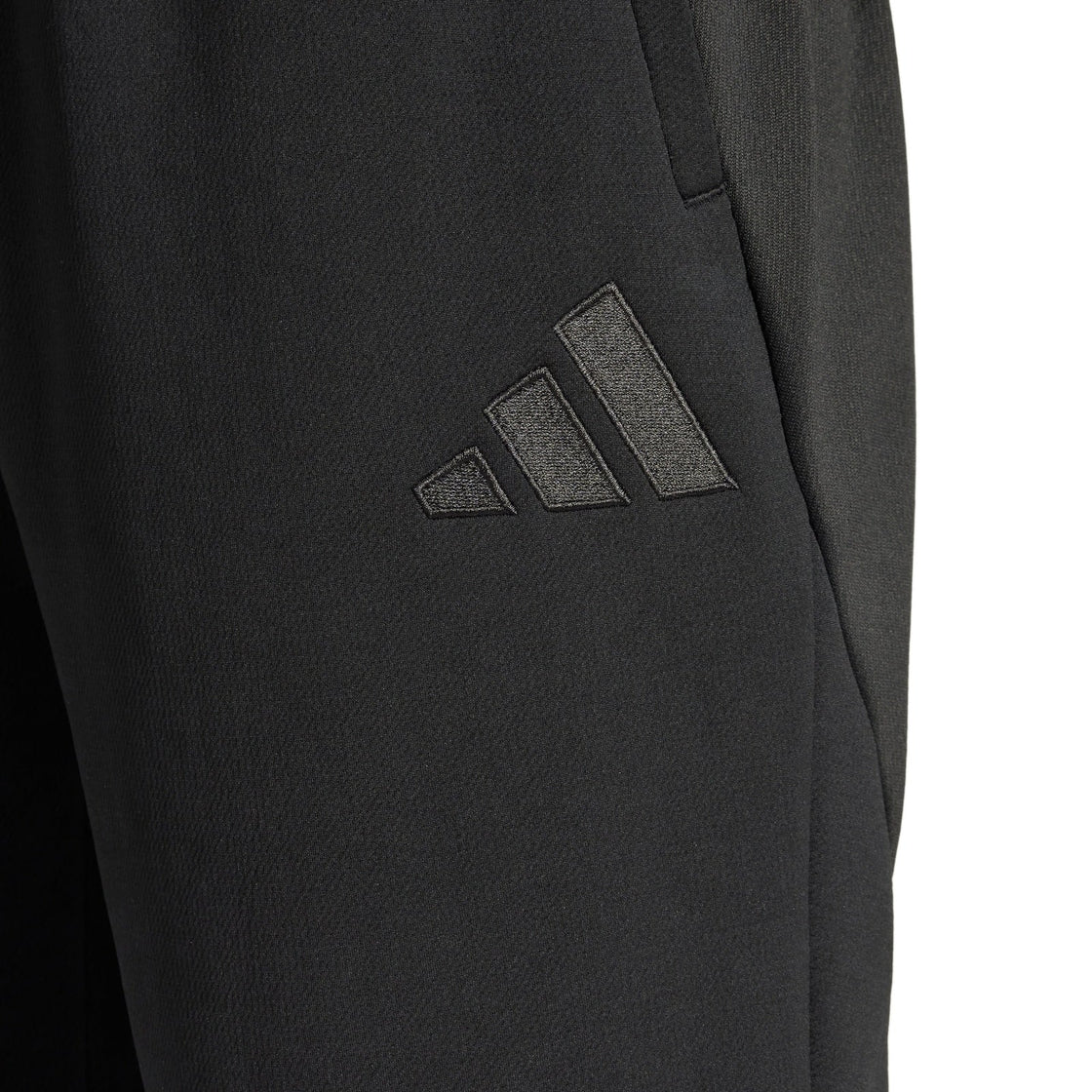 JD9082_6_APPAREL_On Model_Detail View 1_transparent