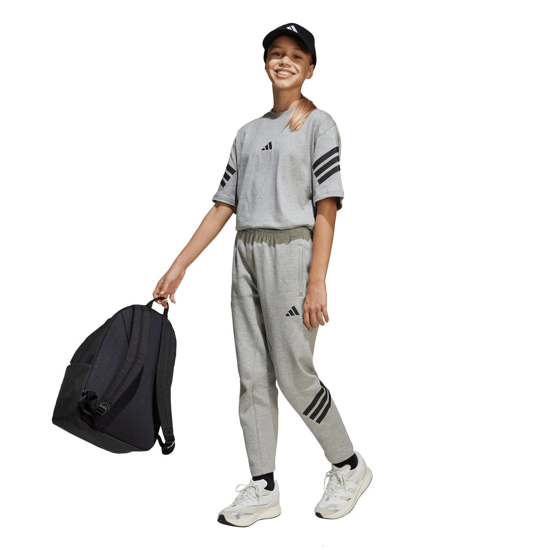 JG0998_5_HARDWARE_On Model_Standard Outfit View_transparent