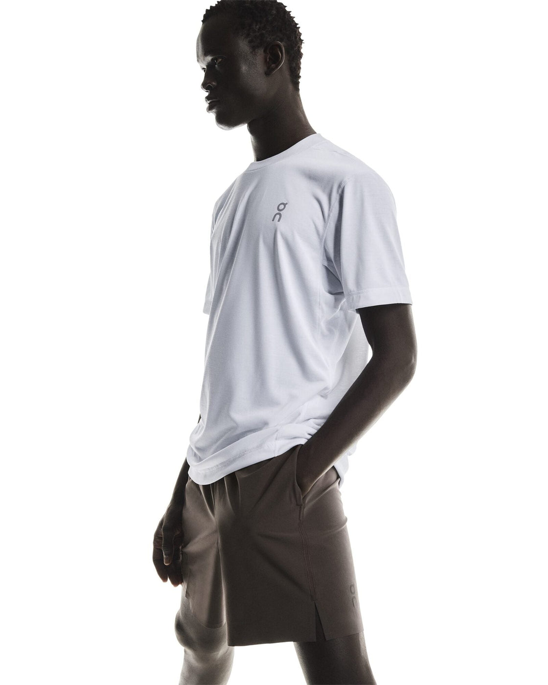 1MF11190569-focus_shorts-fw25-pebble-m-4×5-tr-g6
