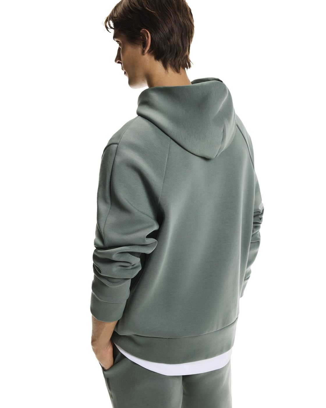 1MF30290153-focus_tech_hoodie-fw25-olive-m-4×5-tr-g6