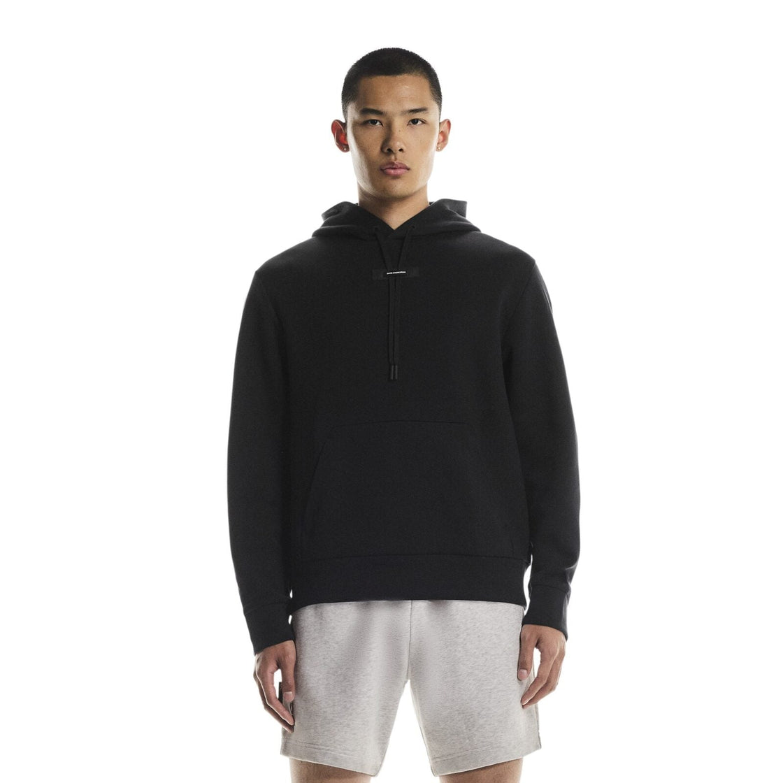 1MF30290553-focus_tech_hoodie-fw25-black-m-1×1-tr-PLP