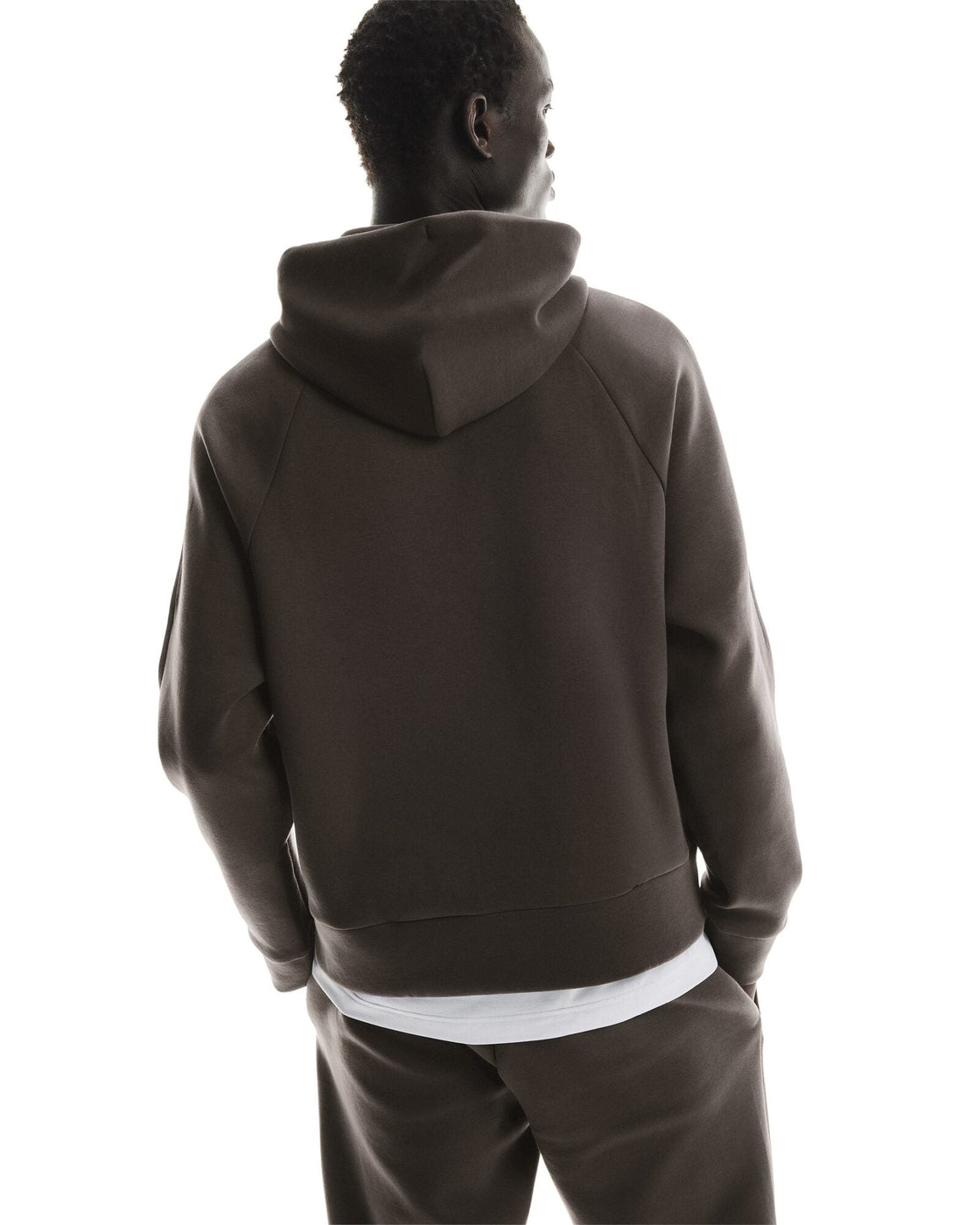 1MF30290569-focus_tech_hoodie-fw25-pebble-m-4×5-tr-g5