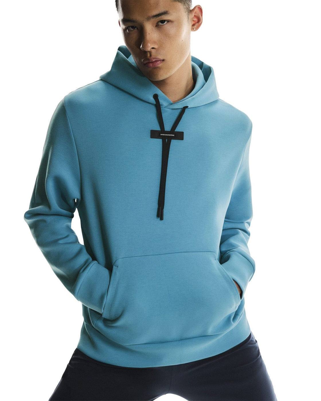 1MF30293543-focus_tech_hoodie-fw25-niagara-m-4×5-tr-g3