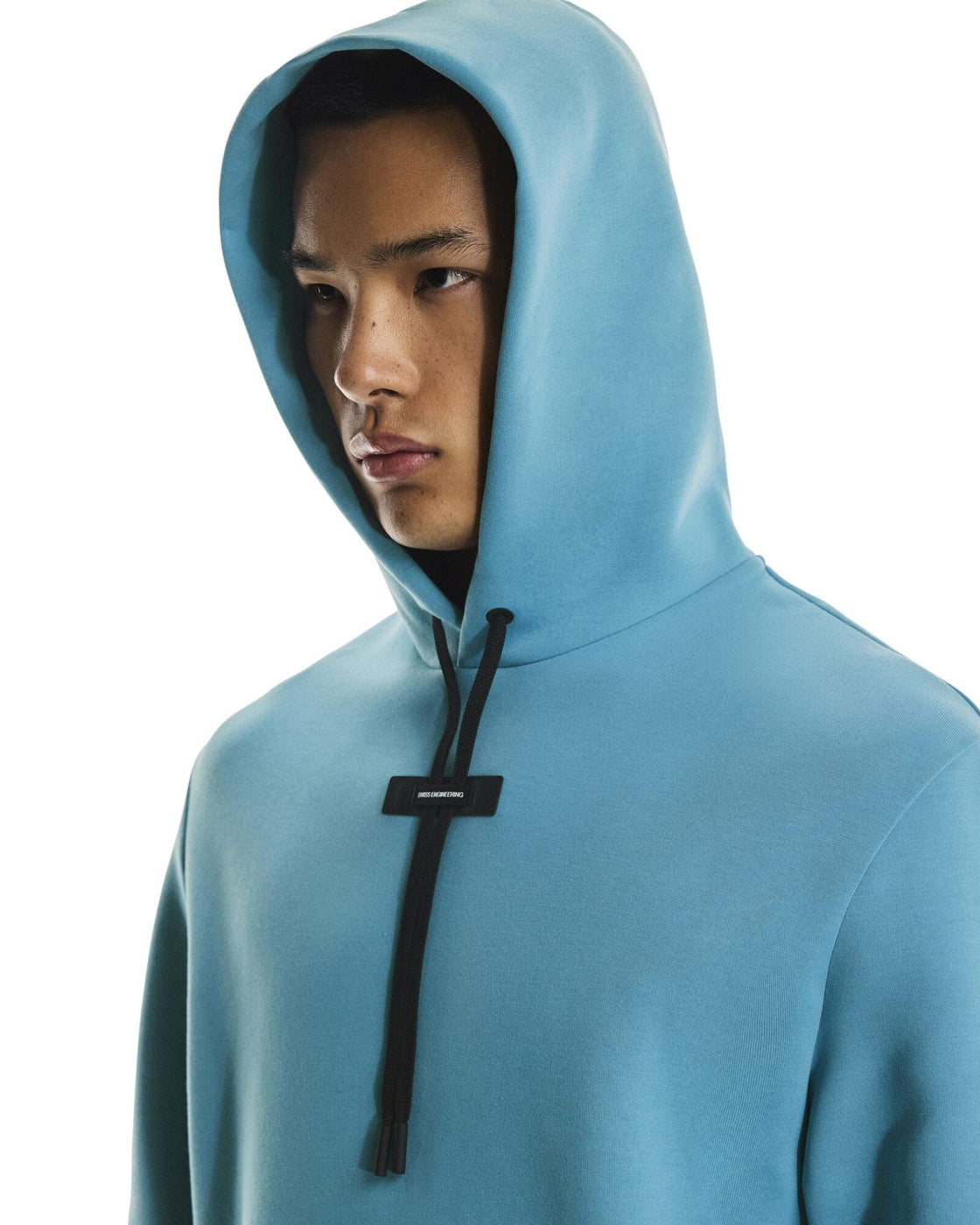 1MF30293543-focus_tech_hoodie-fw25-niagara-m-4×5-tr-g5