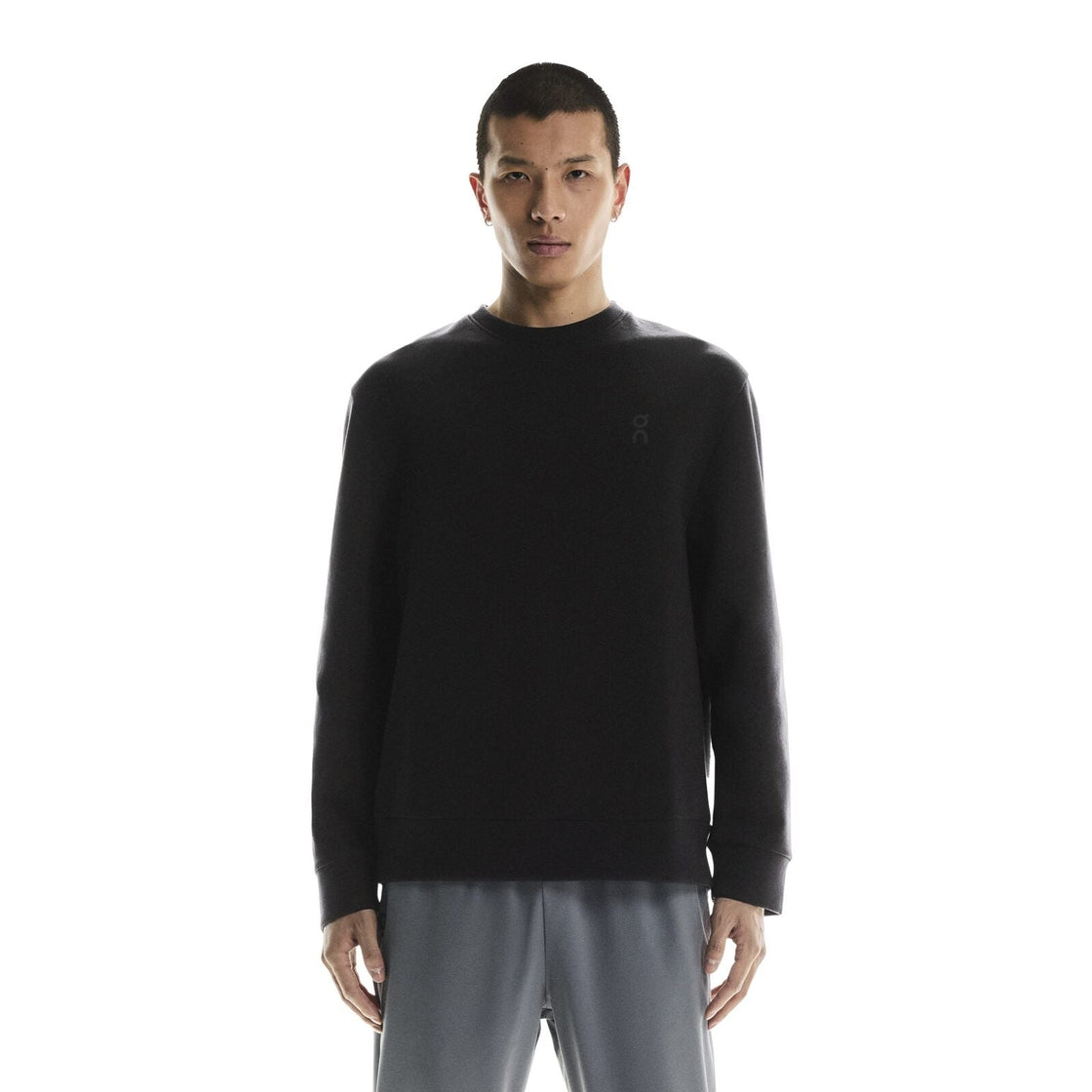 1MF30310553-focus_tech_crew-fw25-black-m-1×1-tr-PLP