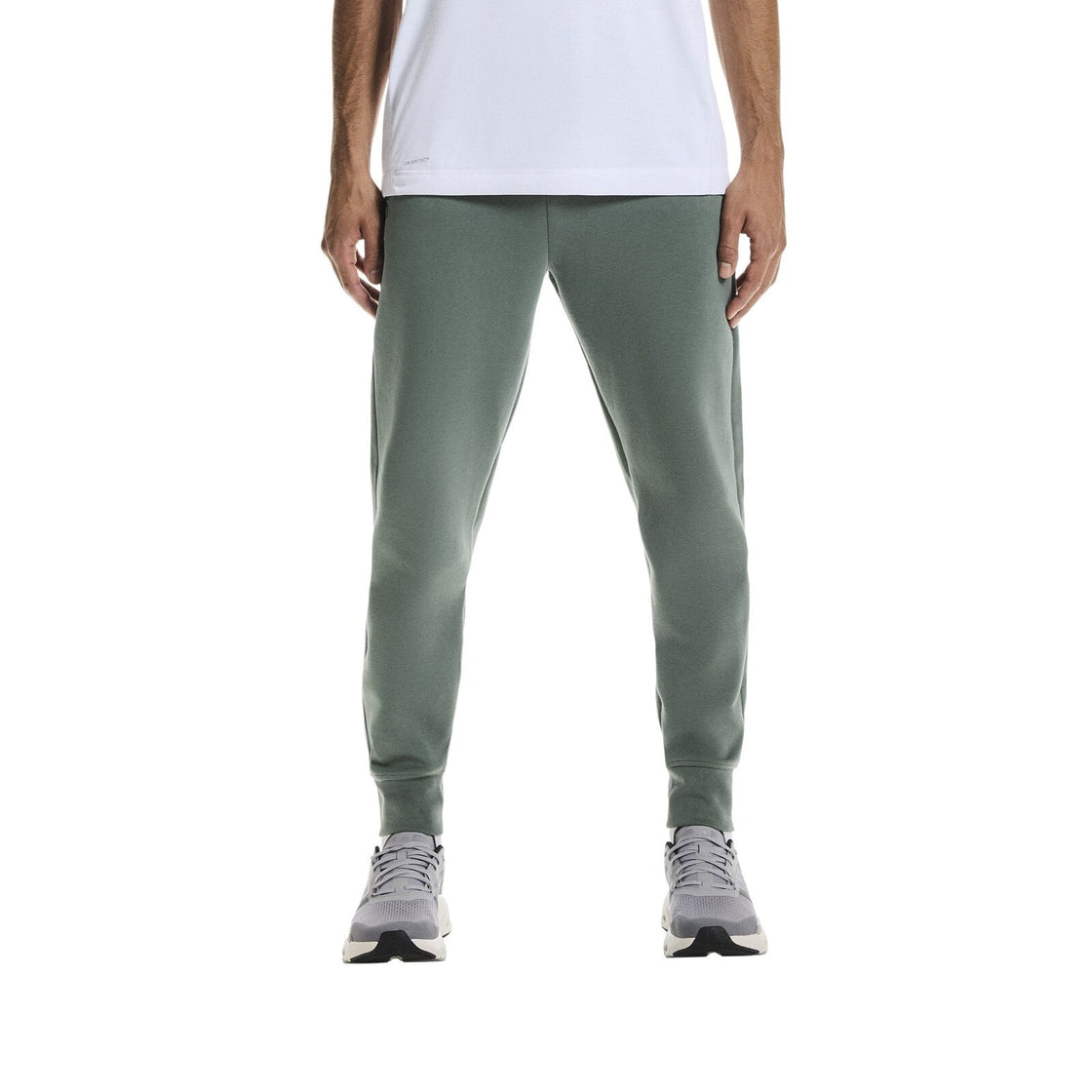1MF30320153-focus_tech_sweatpants-fw25-olive-m-4×5-tr-g1 – Copy