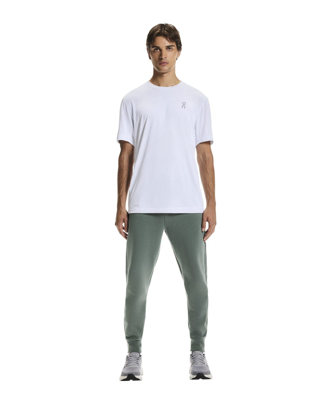 1MF30320153-focus_tech_sweatpants-fw25-olive-m-4×5-tr-g1