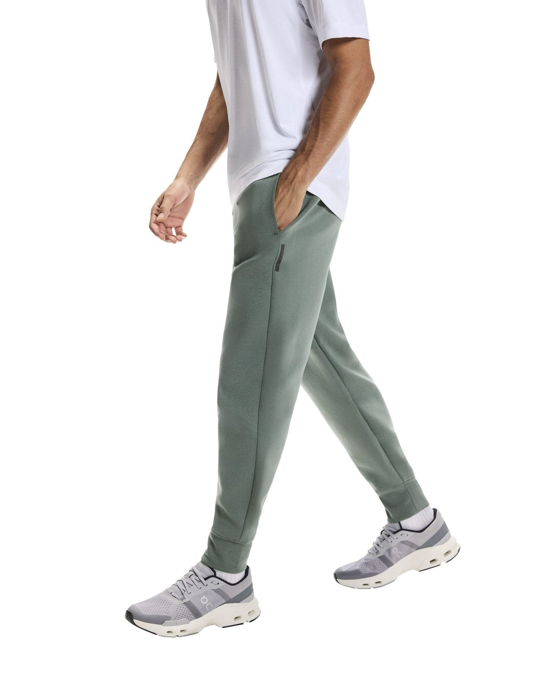 1MF30320153-focus_tech_sweatpants-fw25-olive-m-4×5-tr-g3