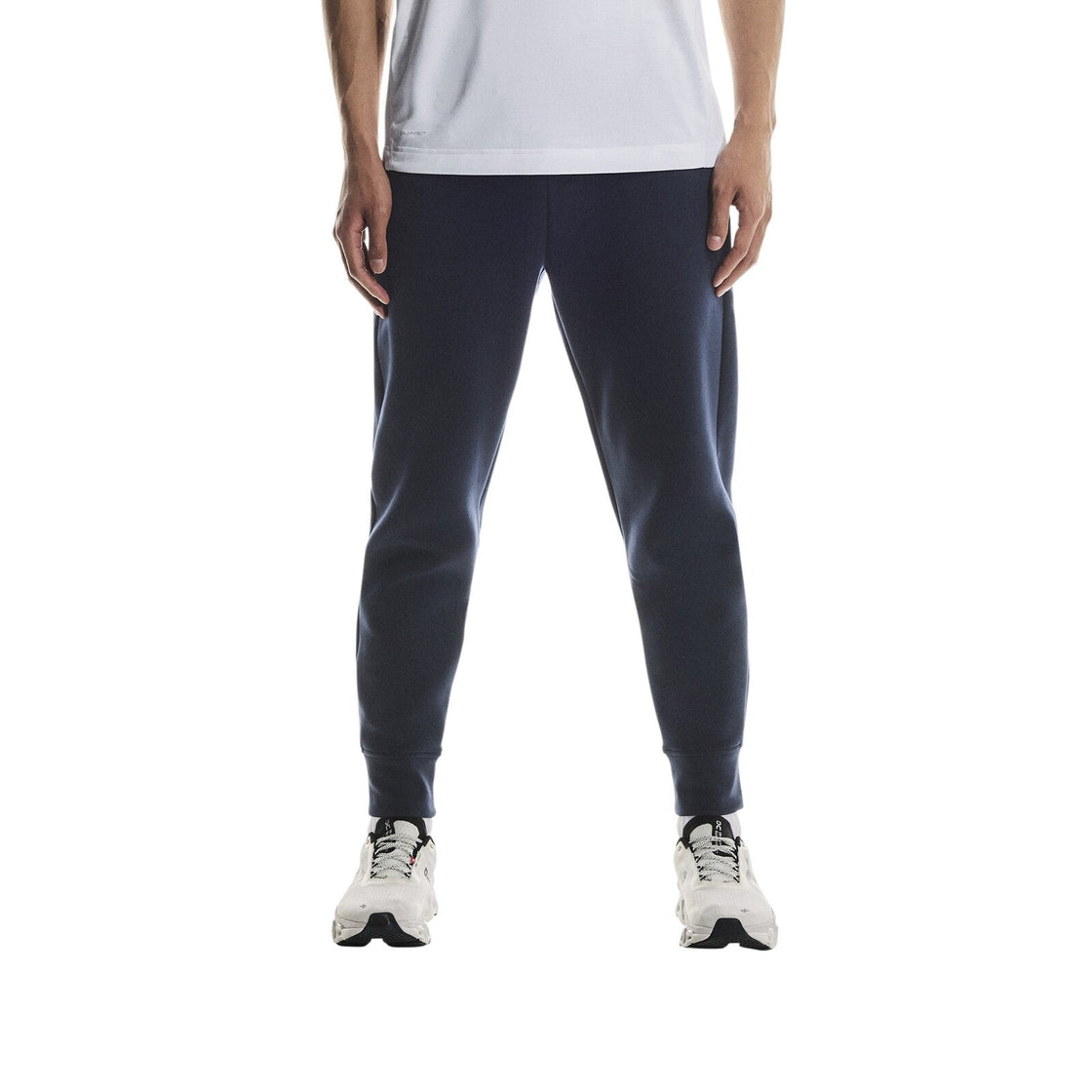 1MF30320255-focus_tech_sweatpants-fw25-navy-m-4×5-tr-g1
