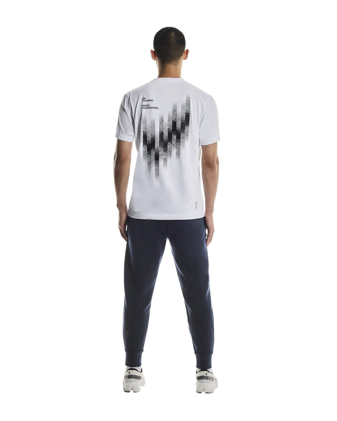 1MF30320255-focus_tech_sweatpants-fw25-navy-m-4×5-tr-g2