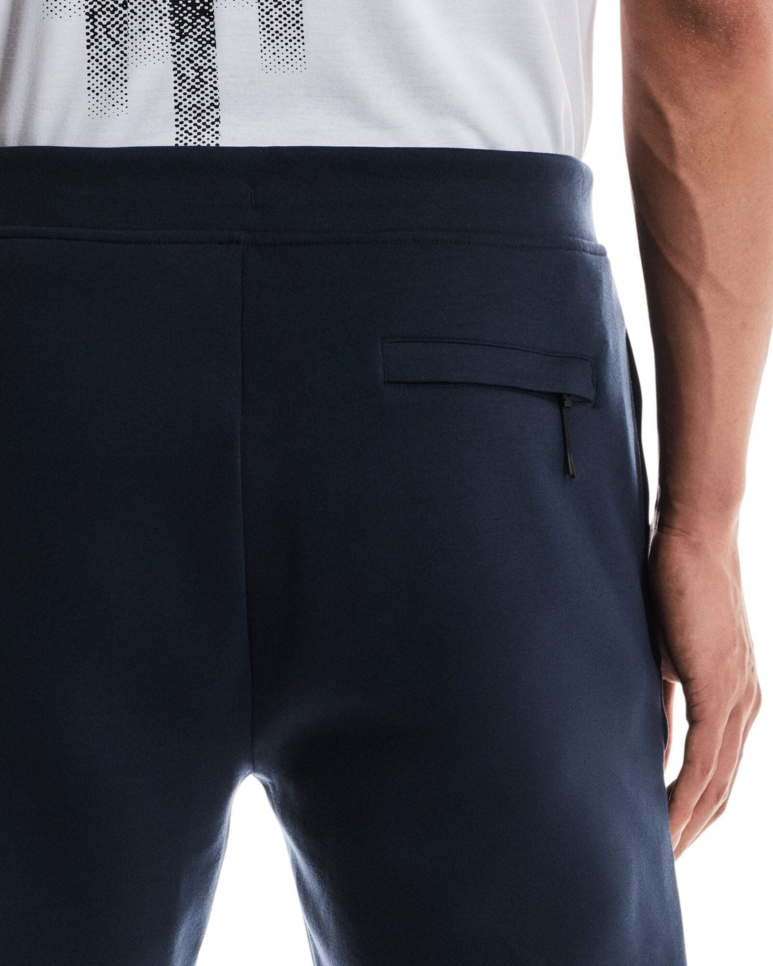 1MF30320255-focus_tech_sweatpants-fw25-navy-m-4×5-tr-g5