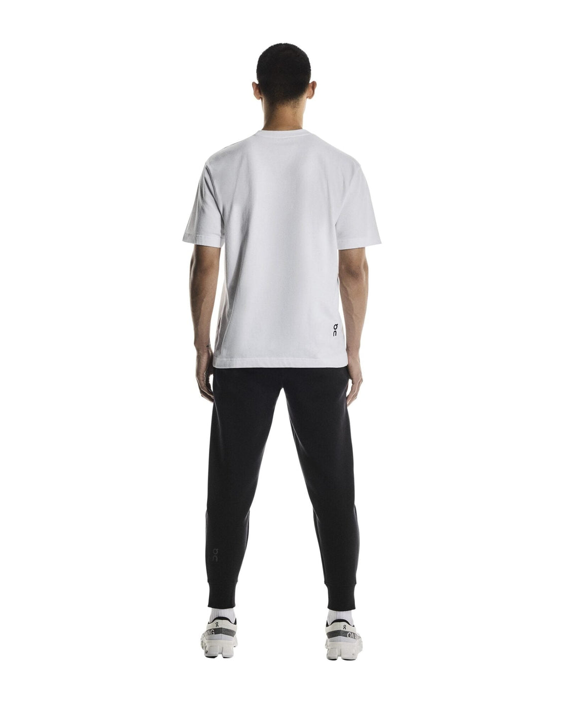 1MF30320553-focus_tech_sweatpants-fw25-black-m-4×5-tr-g2