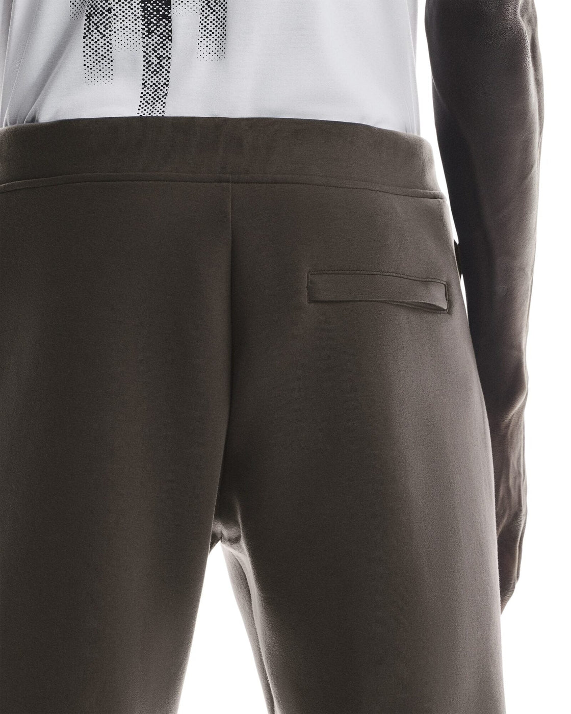 1MF30320569-focus_tech_sweatpants-fw25-pebble-m-4×5-tr-g5