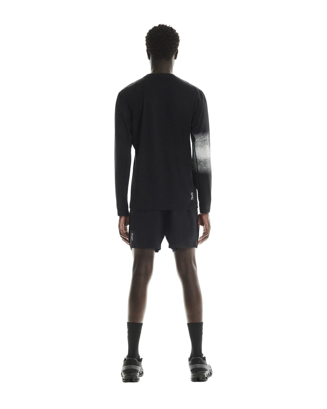 1MF30510553-train_long-t_graphic-fw25-black-m-4×5-tr-g2
