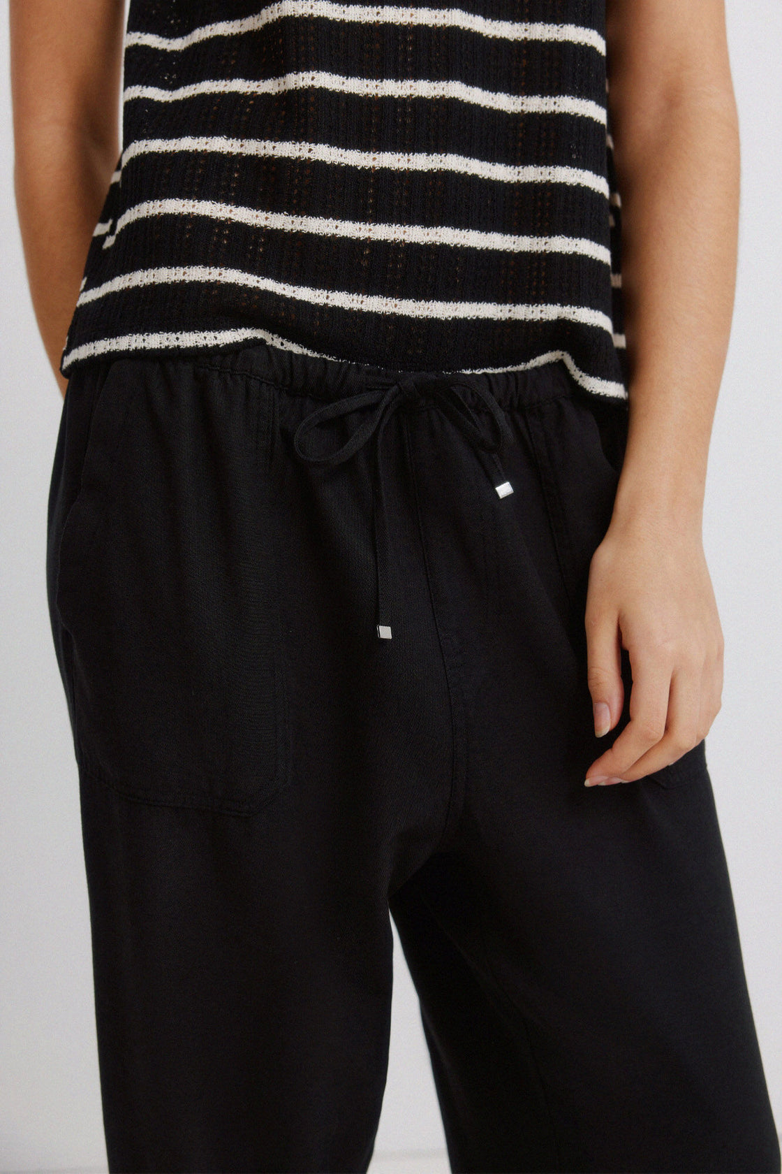 W 7.T.B.JOGGER CARPINTERO NEGRO