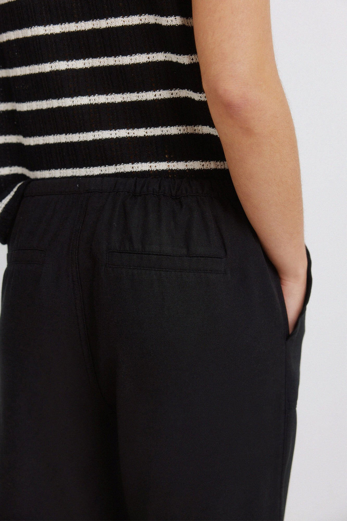 W 7.T.B.JOGGER CARPINTERO NEGRO
